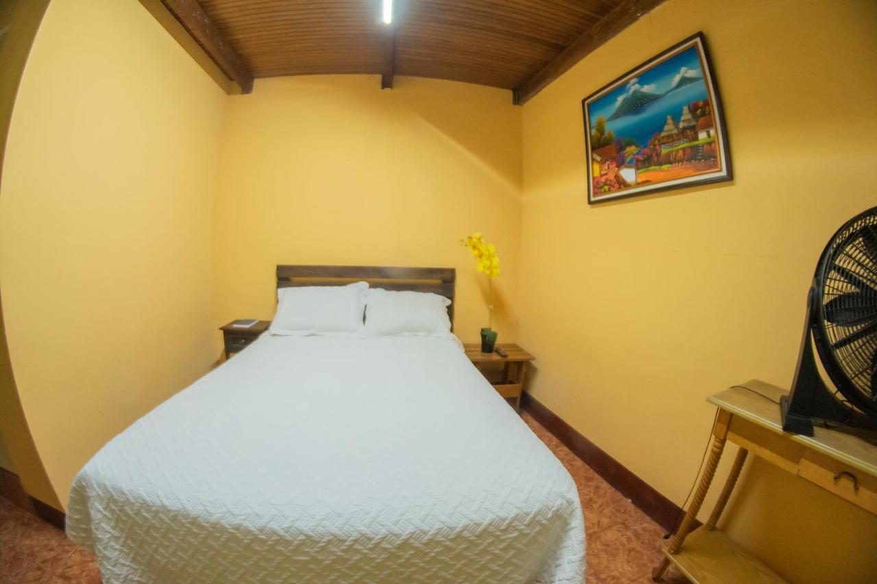 Euro Hostal Guatemala-Stad Buitenkant foto