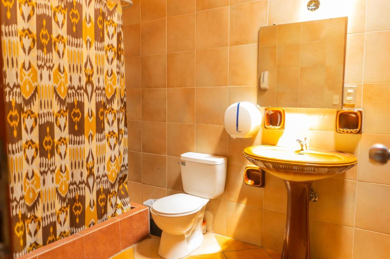 Euro Hostal Guatemala-Stad Buitenkant foto